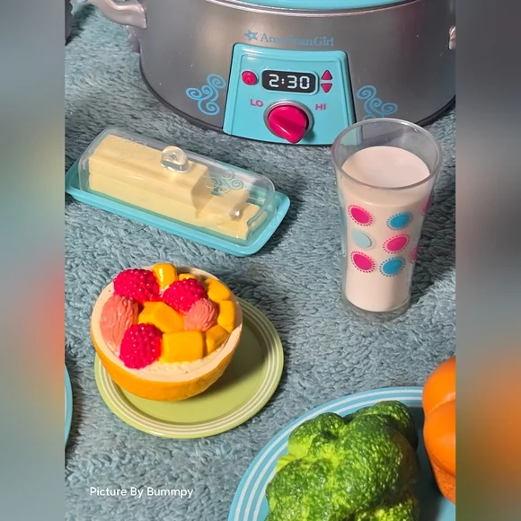 American Girl Slow Cooker Dinner Set. It was part of the "Truly Me" product line - Picture 4 of 7